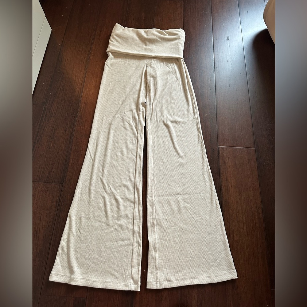 Aritzia Babaton Luxe Lounge Kava Flare Pant